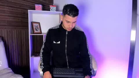 axel_grey_ online show from November 28, 12:12 pm