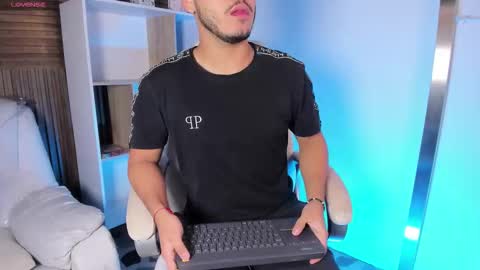 axel_grey_ online show from September 29, 1:32 pm