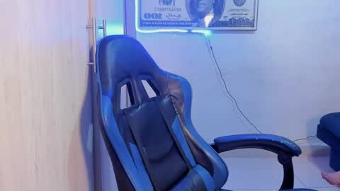 Axel online show from May 12, 2:42 am