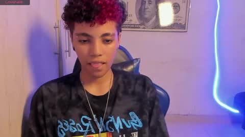 Axel online show from May 4, 4:02 pm