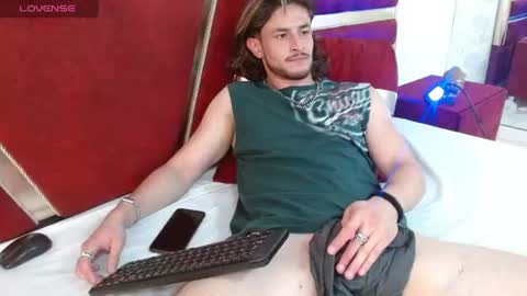 Axel  online show from June 11, 2:53 am
