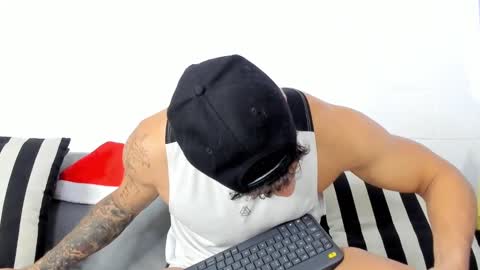 INDEPENDENT MODEL  online show from December 17, 9:16 pm