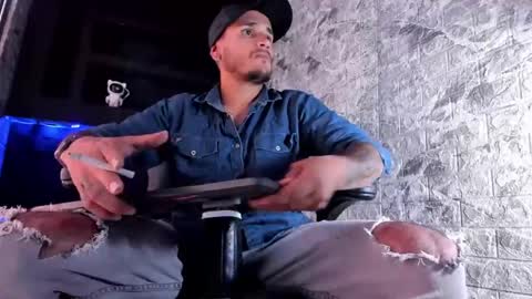 Axell Cross2 online show from November 3, 6:42 pm