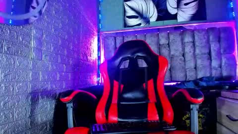 Axell Cross2 online show from May 4, 2:01 pm