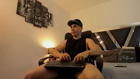 axelmartinezz online show from March 16, 9:08 pm