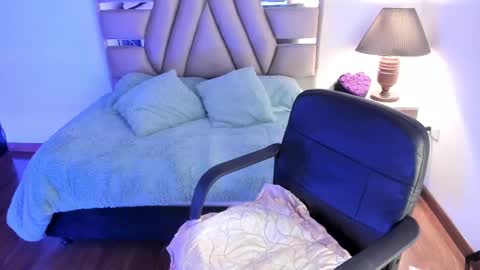 Aylin online show from March 3, 9:05 pm