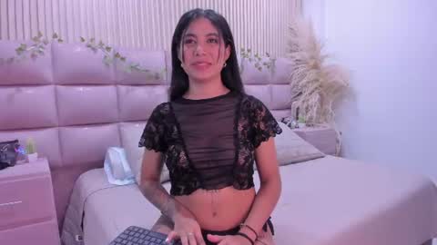aylinlove_ online show from June 22, 11:28 am