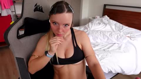 Ayra Lust online show from February 9, 7:05 pm