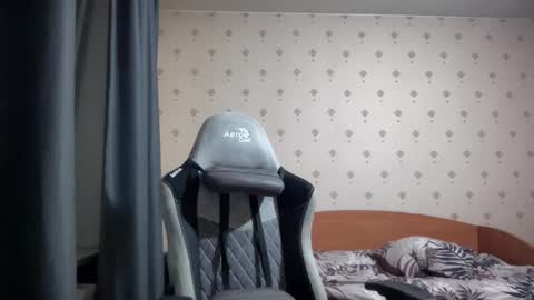 Snapshot of azazelmax chatting on March 5, 5:39 pm azazelmax online show from March 5, 5:39 pm