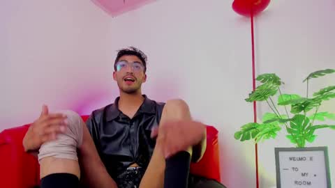 Aziel online show from April 14, 5:33 am