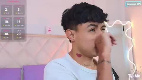 aziel_tay online show from October 16, 11:54 am