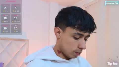 aziel_tay online show from October 15, 11:44 am