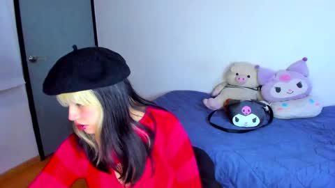 Snapshot of azu_moure chatting on February 19, 7:06 am Azu Moure online show from February 19, 7:06 am