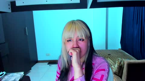 Snapshot of azu_moure chatting on February 1, 11:16 pm Azu Moure online show from February 1, 11:16 pm