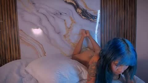  HONEY AZUL   online show from April 16, 8:09 pm