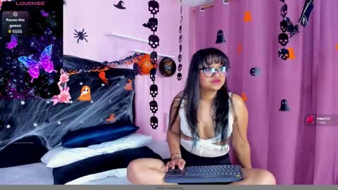 Snapshot of azul_moonn chatting on October 17, 4:05 am azul_moonn online show from October 17, 4:05 am