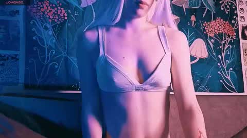 Snapshot of babe_moister chatting on September 23, 8:30 am babe_moister online show from September 23, 8:30 am