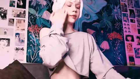 Snapshot of babe_moister chatting on October 10, 5:24 am babe_moister online show from October 10, 5:24 am