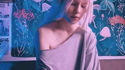 Snapshot of babe_moister chatting on September 24, 8:32 am babe_moister online show from September 24, 8:32 am