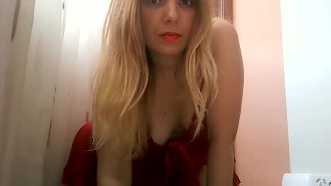 Snapshot of baby_blondee chatting on October 5, 11:07 am Baby Blonde online show from October 5, 11:07 am