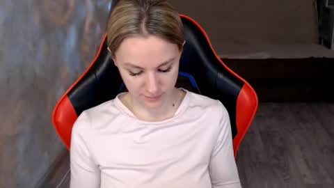 baby_kitte online show from February 18, 4:01 am