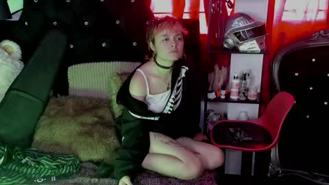 baby_punkk online show from January 16, 8:25 pm