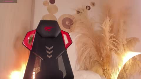 FOLLOW ME  online show from January 6, 2:48 am