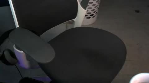 babyD online show from December 2, 11:30 am