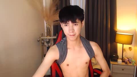 Snapshot of babymasterbater chatting on October 18, 7:01 am call me james online show from October 18, 7:01 am