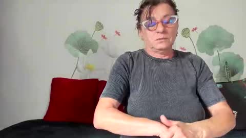 Snapshot of badgg chatting on October 21, 10:53 am Gina online show from October 21, 10:53 am