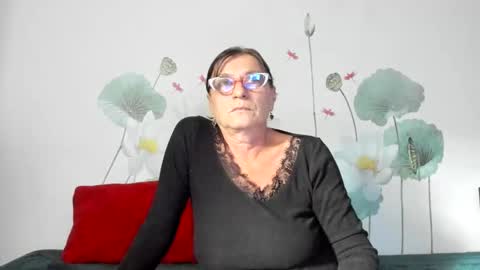 Snapshot of badgg chatting on October 9, 2:33 pm Gina online show from October 9, 2:33 pm
