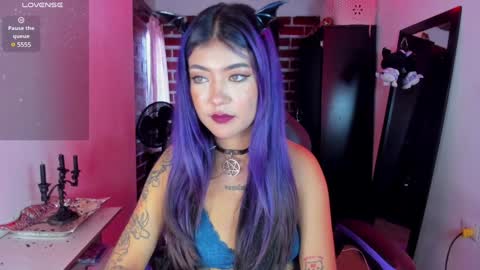 Snapshot of badkatyuska chatting on January 1, 10:24 pm        Please help me to reach 100 thumbs up online show from January 1, 10:24 pm