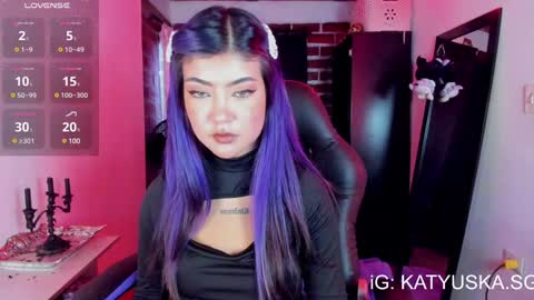 Snapshot of badkatyuska chatting on January 2, 10:33 pm        Please help me to reach 100 thumbs up online show from January 2, 10:33 pm