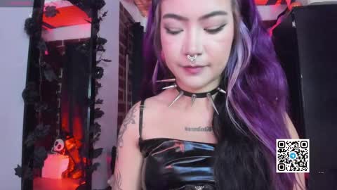 Snapshot of badkatyuska chatting on September 27, 5:00 pm        Please help me to reach 100 thumbs up online show from September 27, 5:00 pm