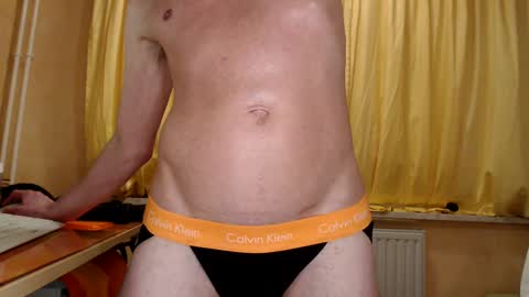 Snapshot of banschie chatting on February 28, 8:39 pm online show from February 28, 8:39 pm