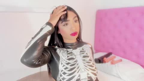 Snapshot of barbarahills_21 chatting on October 15, 11:59 pm Barbie Hills online show from October 15, 11:59 pm