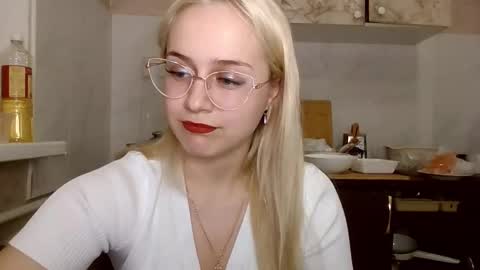 barbie___girl online show from February 5, 7:39 pm