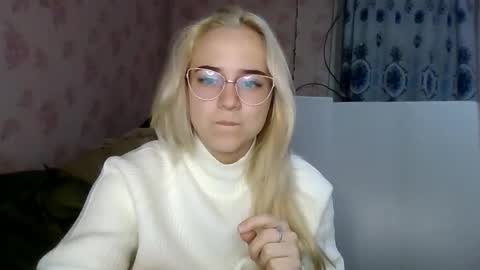 barbie___girl online show from December 4, 2:38 pm