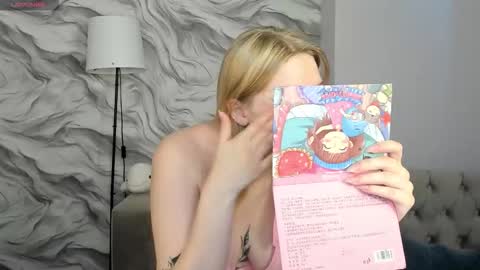 Snapshot of barbie_staze chatting on October 8, 3:02 am Barbie Staze online show from October 8, 3:02 am