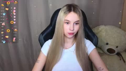 Snapshot of barbieee_doll chatting on September 22, 4:27 am Eva online show from September 22, 4:27 am
