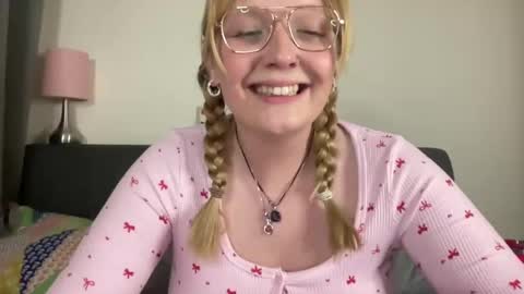 Snapshot of barbiegirl966 chatting on February 13, 8:55 pm barbiegirl966 online show from February 13, 8:55 pm