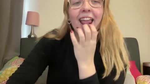 Snapshot of barbiegirl966 chatting on February 1, 9:43 am barbiegirl966 online show from February 1, 9:43 am