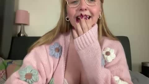 Snapshot of barbiegirl966 chatting on February 7, 9:26 pm barbiegirl966 online show from February 7, 9:26 pm