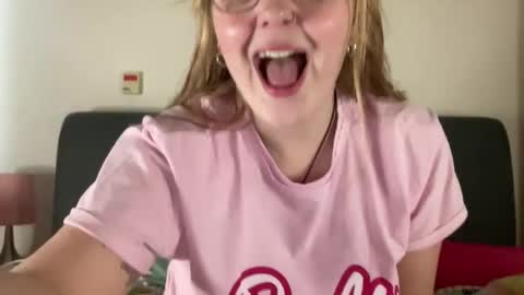 Snapshot of barbiegirl966 chatting on December 27, 10:01 am barbiegirl966 online show from December 27, 10:01 am