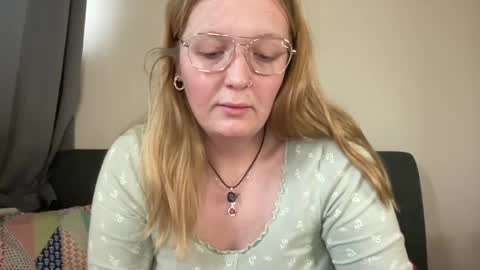 Snapshot of barbiegirl966 chatting on February 22, 9:45 am barbiegirl966 online show from February 22, 9:45 am