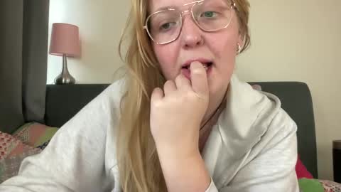 Snapshot of barbiegirl966 chatting on February 4, 10:21 am barbiegirl966 online show from February 4, 10:21 am