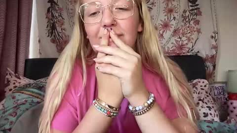 Snapshot of barbiegirl966 chatting on October 5, 9:29 am barbiegirl966 online show from October 5, 9:29 am