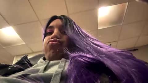 Snapshot of barbiegutzfan3 chatting on November 2, 2:33 am Tsbaby301 online show from November 2, 2:33 am