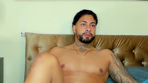 bastian_jones1 online show from March 8, 9:39 am