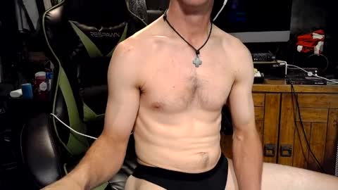 bchillin28 online show from April 24, 4:47 am